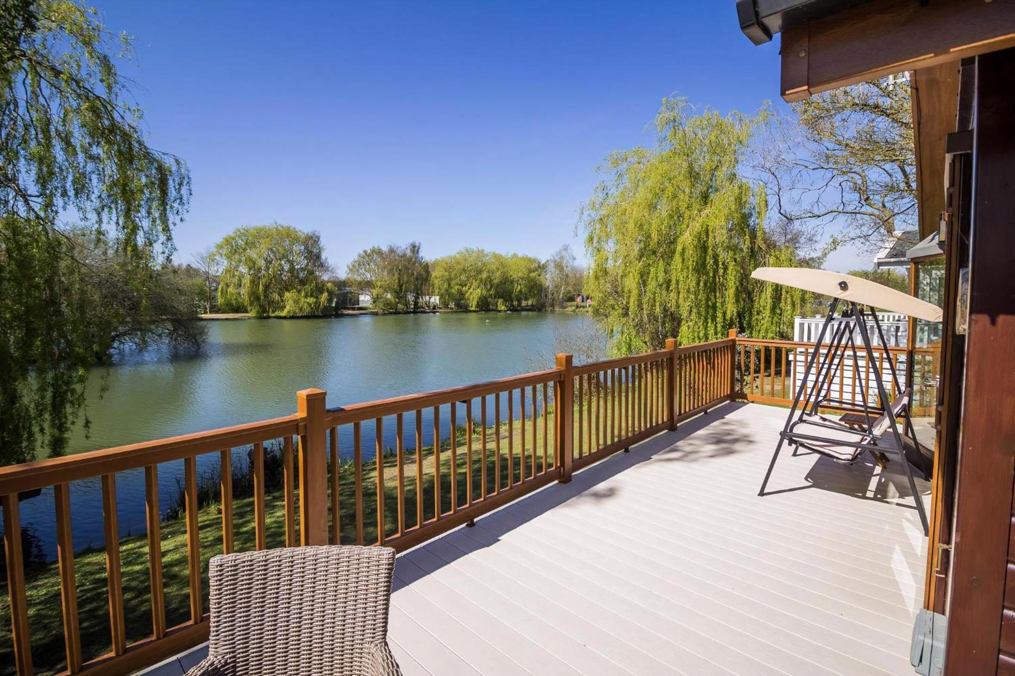 Stunning Lodge With Free Wifi For Hire At Carlton Meres In Suffolk Ref 60013M Saxmundham Exterior foto